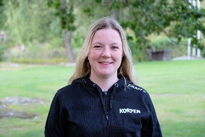 En bild som visar gräs, träd, utomhus, person
Automatiskt genererad beskrivning